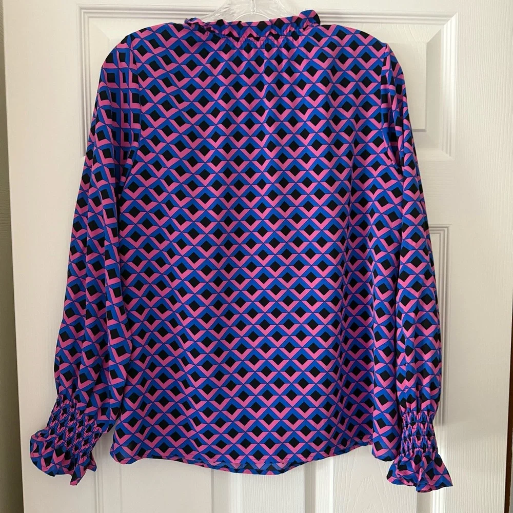 Geometric Patterned Blouse - Picture 7 of 9
